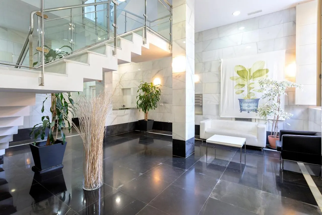 Acogedor Apartamento Junto A La Catedral By Rent Me Málaga 0*,